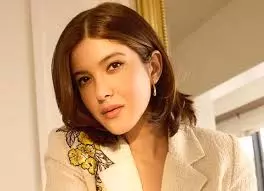 फिल्म ‘तू या मैं’ में किरदार की तैयारी में Shanaya Kapoor की एनिमल स्टडी फिल्म ‘तू या मैं’ में किरदार की तैयारी में Shanaya Kapoor की एनिमल स्टडी