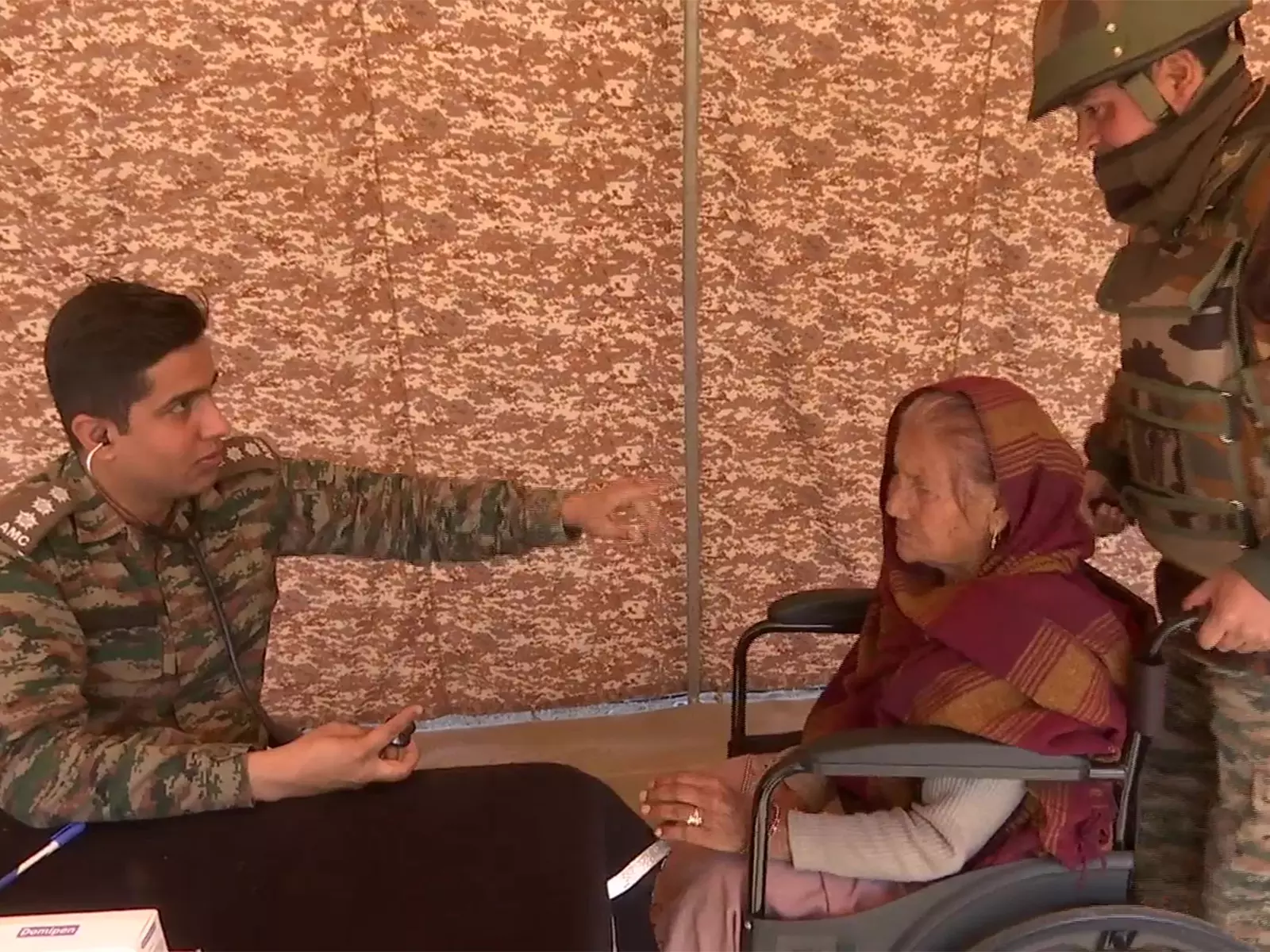 जम्मू-कश्मीर: सेना का सामुदायिक स्वास्थ्य सेवा अभियान मजबूत, Rajouri के नौशेरा में चिकित्सा शिविर जम्मू-कश्मीर: सेना का सामुदायिक स्वास्थ्य सेवा अभियान मजबूत, Rajouri के नौशेरा में चिकित्सा शिविर
