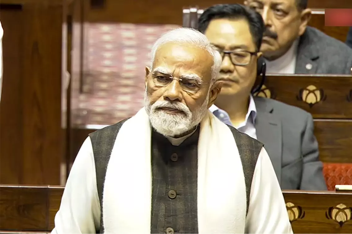 PM Modi के खड़गे पर तंज कसने के बाद राज्यसभा में हंगामा, विपक्ष ने वॉकआउट किया PM Modi के खड़गे पर तंज कसने के बाद राज्यसभा में हंगामा, विपक्ष ने वॉकआउट किया
