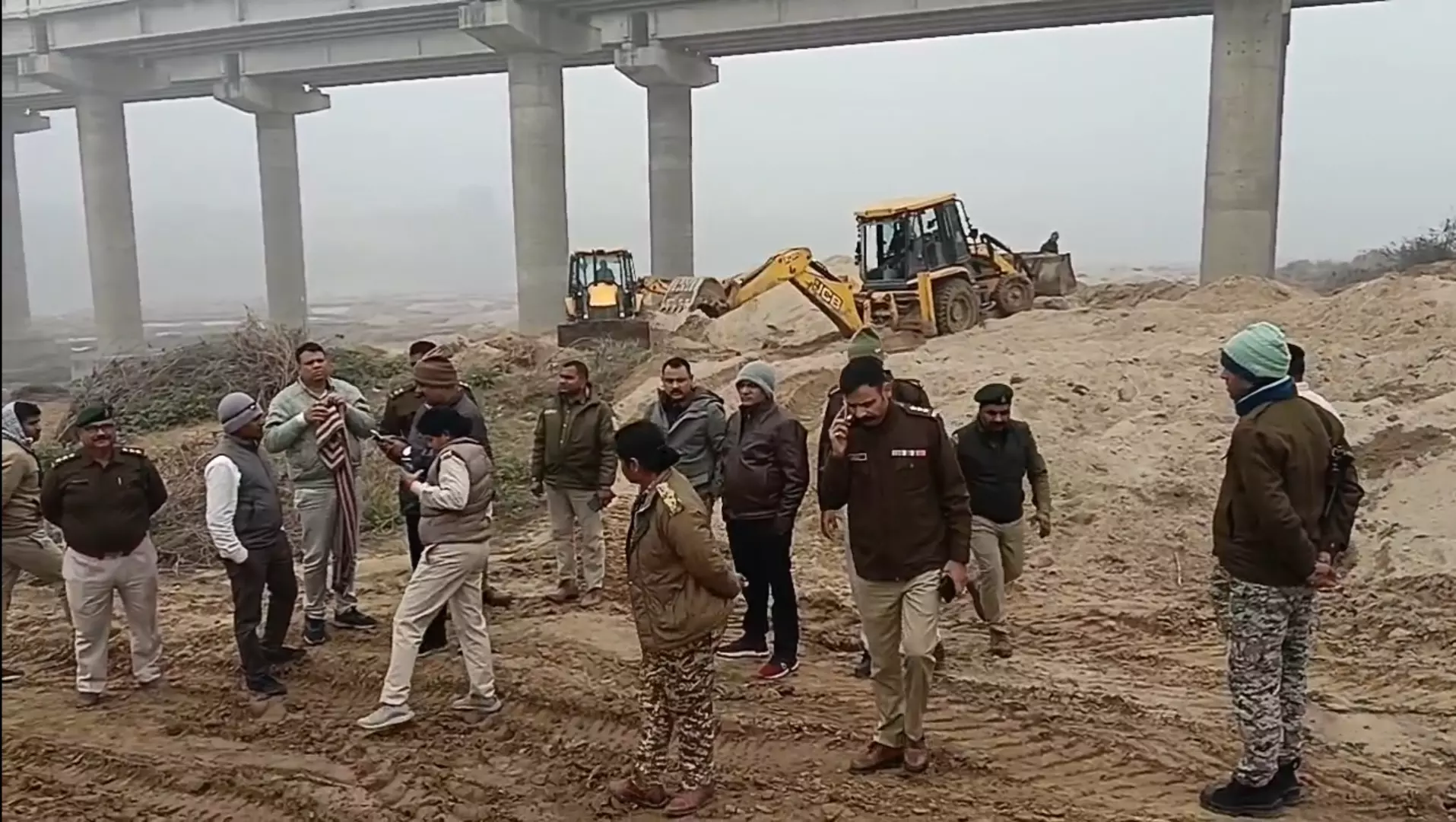 Morena: अवैध रेत पर प्रशासन का सख्त रुख, चंबल क्षेत्र में प्रशासन की कार्रवाई Morena: अवैध रेत पर प्रशासन का सख्त रुख, चंबल क्षेत्र में प्रशासन की कार्रवाई