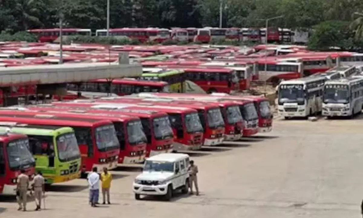 Bengaluru से भागे भाई-बहनों ने फ्री बस स्कीम का इस्तेमाल करके 300 km का सफर किया Bengaluru से भागे भाई-बहनों ने फ्री बस स्कीम का इस्तेमाल करके 300 km का सफर किया