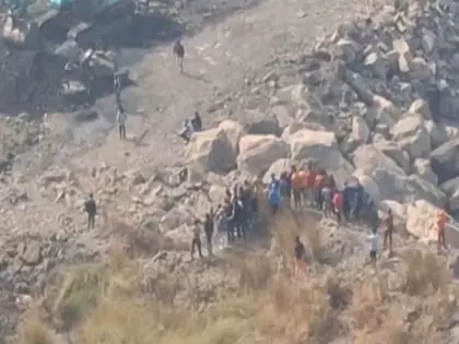 Meghalaya: थांगस्काई में रैट-होल कोयला खदान में धमाके में 16 लोगों की मौत Meghalaya: थांगस्काई में रैट-होल कोयला खदान में धमाके में 16 लोगों की मौत