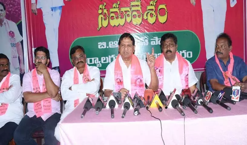 बडुगुला लिंगैया यादव ने सीएम Revanth Reddy की टिप्पणियों की आलोचना की बडुगुला लिंगैया यादव ने सीएम Revanth Reddy की टिप्पणियों की आलोचना की