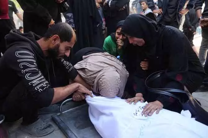 Gaza में इजरायल हवाई हमलों में चार की मौत, संघर्ष विराम उल्लंघन का आरोप Gaza में इजरायल हवाई हमलों में चार की मौत, संघर्ष विराम उल्लंघन का आरोप