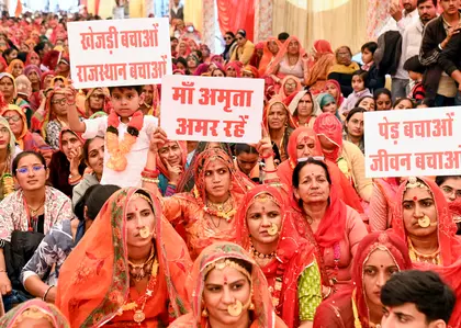 खेजड़ी आंदोलन: संतों की सेहत बिगड़ने पर मंत्री Bikaner पहुंचे खेजड़ी आंदोलन: संतों की सेहत बिगड़ने पर मंत्री Bikaner पहुंचे
