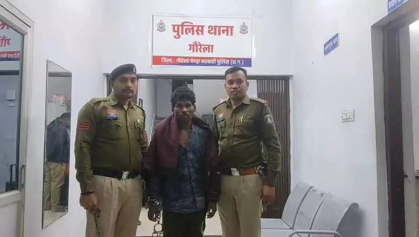 मरवाही में पति ने पत्नी कुसुम बैगा की कुल्हाड़ी से हत्या, आरोपी गिरफ्तार मरवाही में पति ने पत्नी कुसुम बैगा की कुल्हाड़ी से हत्या, आरोपी गिरफ्तार