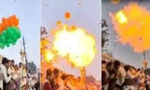 Ujjain: मंच पर हाईड्रोजन गैस से भरा बैलून ब्लास्ट Ujjain: मंच पर हाईड्रोजन गैस से भरा बैलून ब्लास्ट