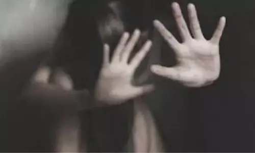 बच्ची से रेप के बाद दरिंदे ने किया सुसाइड, लहूलुहान हालत में मिली पीड़िता बच्ची से रेप के बाद दरिंदे ने किया सुसाइड, लहूलुहान हालत में मिली पीड़िता