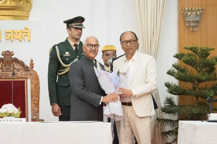 Manipur: युमनाम खेमचंद सिंह ने 13वें मुख्यमंत्री के तौर पर शपथ ली Manipur: युमनाम खेमचंद सिंह ने 13वें मुख्यमंत्री के तौर पर शपथ ली