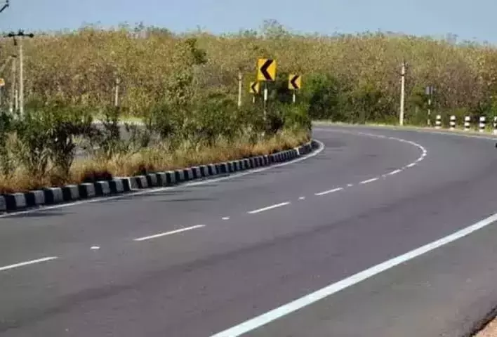 Telangana: राजीव राहदारी भूमि नोटिस हाईकोर्ट की यथास्थिति के बावजूद Telangana: राजीव राहदारी भूमि नोटिस हाईकोर्ट की यथास्थिति के बावजूद