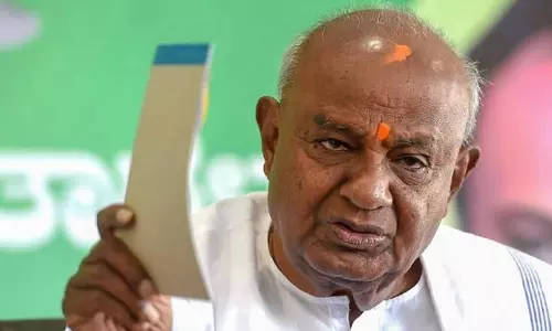 Hyderabad: देवेगौड़ा ने हैदराबाद-बेंगलुरु हाई-स्पीड रेलवे कॉरिडोर की वकालत Hyderabad: देवेगौड़ा ने हैदराबाद-बेंगलुरु हाई-स्पीड रेलवे कॉरिडोर की वकालत