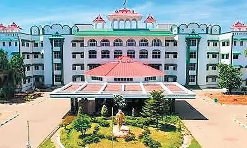 Amravati नदी पर अतिक्रमण: हाईकोर्ट ने अधिकारियों को चेतावनी दी Amravati नदी पर अतिक्रमण: हाईकोर्ट ने अधिकारियों को चेतावनी दी