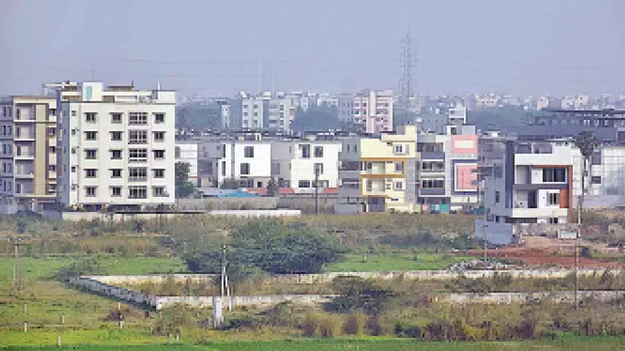 खेत से फास्ट लेन तक: विजयवाड़ा से आगे नया शहरी विकास गलियारा उभर रहा है खेत से फास्ट लेन तक: विजयवाड़ा से आगे नया शहरी विकास गलियारा उभर रहा है