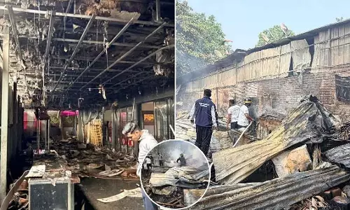 न्यू पनवेल झुग्गी बस्ती में आग लगने से LPG सिलेंडर फटे, रेलवे ट्रैक के पास 5 झुग्गियां जलकर खाक न्यू पनवेल झुग्गी बस्ती में आग लगने से LPG सिलेंडर फटे, रेलवे ट्रैक के पास 5 झुग्गियां जलकर खाक