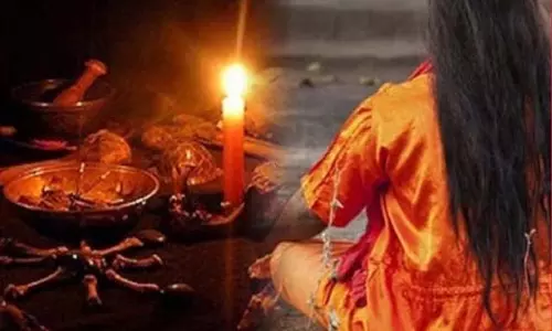 फर्जी तांत्रिक को दबोचा, बस स्टैंड पर देखा था ये पोस्टर, फिर... फर्जी तांत्रिक को दबोचा, बस स्टैंड पर देखा था ये पोस्टर, फिर...