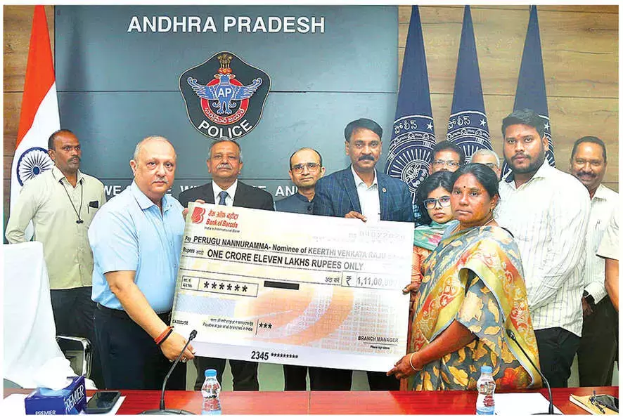 DGP ने परिजनों को मजबूत कल्याणकारी सहायता का आश्वासन दिया