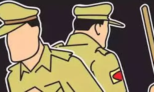 Bareilly: हिस्ट्रीशीटर की धमकी से मंदिर कार्यक्रम में खलबली Bareilly: हिस्ट्रीशीटर की धमकी से मंदिर कार्यक्रम में खलबली
