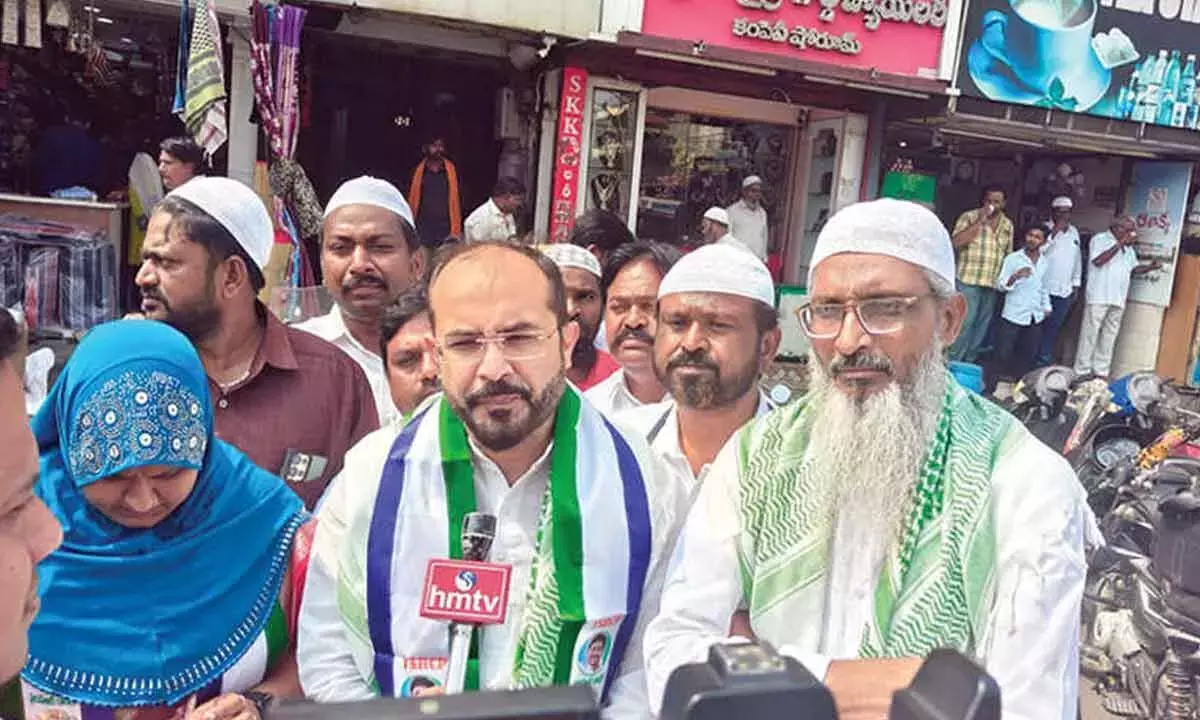 YSRCP ने वक्फ संपत्तियों पर कथित अतिक्रमण के खिलाफ विरोध प्रदर्शन किया