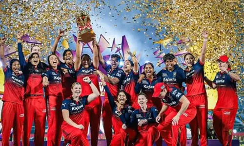 अनुष्का से ऋषभ तक, डब्ल्यूपीएल में RCB की शानदार जीत से गदगद सितारे, महिला टीम को दी बधाई
