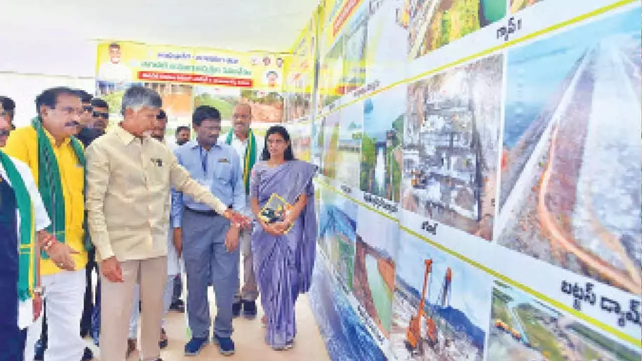 Andhra: नायडू ने नदियों को आपस में जोड़ने पर ज़ोर दिया Andhra: नायडू ने नदियों को आपस में जोड़ने पर ज़ोर दिया