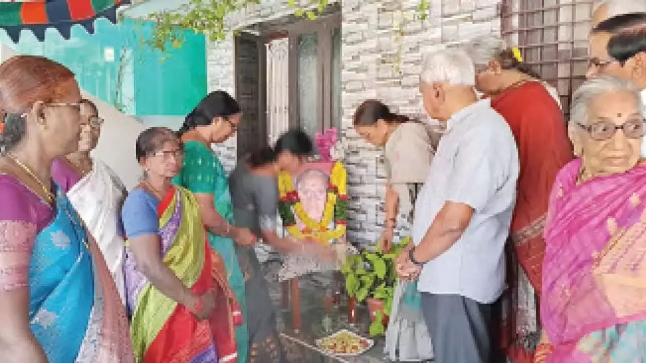 Andhra: ललिता देवी को महिला आंदोलन की प्रतीक के रूप में याद किया जाता है Andhra: ललिता देवी को महिला आंदोलन की प्रतीक के रूप में याद किया जाता है