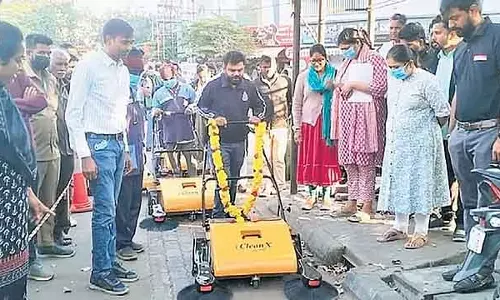 Bengaluru की सड़कों की सफाई के लिए हाई-टेक टच: झाड़ू की जगह मशीनों का इस्तेमाल Bengaluru की सड़कों की सफाई के लिए हाई-टेक टच: झाड़ू की जगह मशीनों का इस्तेमाल