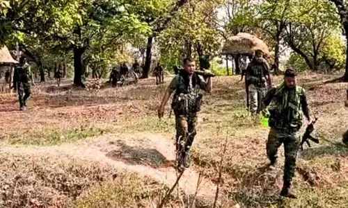 कमांडो शहीद, CG-MH बॉर्डर में 3 नक्सली ढेर