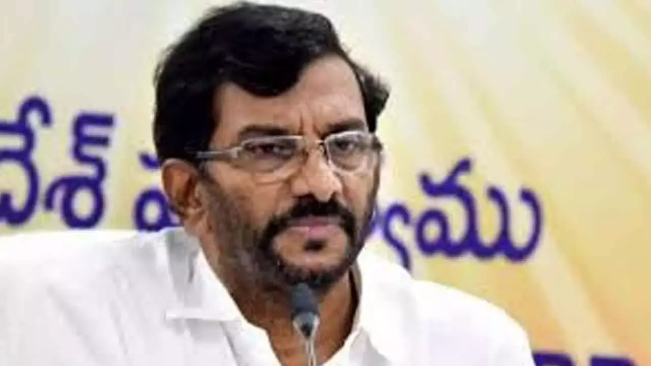 Andhra: विधायक सोमिरेड्डी ने वेंकटचलम पीएचसी स्टाफ को सम्मानित किया Andhra: विधायक सोमिरेड्डी ने वेंकटचलम पीएचसी स्टाफ को सम्मानित किया