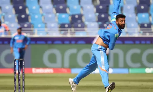 T20 WC: म्हाम्ब्रे ने कहा कि चक्रवर्ती की सटीकता उन्हें एक मुश्किल गेंदबाज