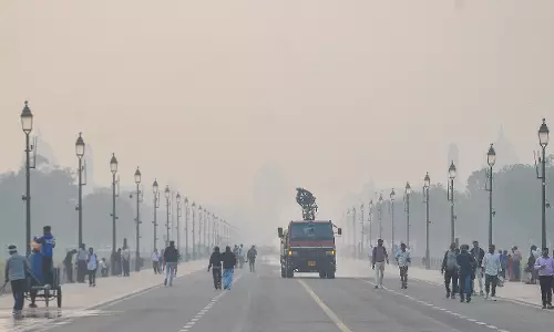 Delhi की हवा की क्वालिटी में मामूली सुधार हुआ है, AQI खराब कैटेगरी में बना हुआ