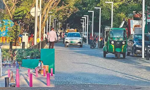 Chennai: 2 साल बाद, KNK रोड पर आखिरकार पेडेस्ट्रियन प्लाजा खुल गया Chennai: 2 साल बाद, KNK रोड पर आखिरकार पेडेस्ट्रियन प्लाजा खुल गया