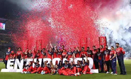 RCB ने फाइनल में उतार-चढ़ाव का सामना करते हुए दूसरा WPL खिताब जीता RCB ने फाइनल में उतार-चढ़ाव का सामना करते हुए दूसरा WPL खिताब जीता
