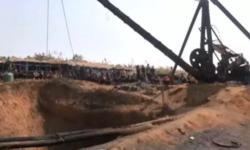 Meghalaya: धमाके के बाद रेस्क्यू टीमों ने अवैध कोयला खदान से 18 शव बरामद किए Meghalaya: धमाके के बाद रेस्क्यू टीमों ने अवैध कोयला खदान से 18 शव बरामद किए