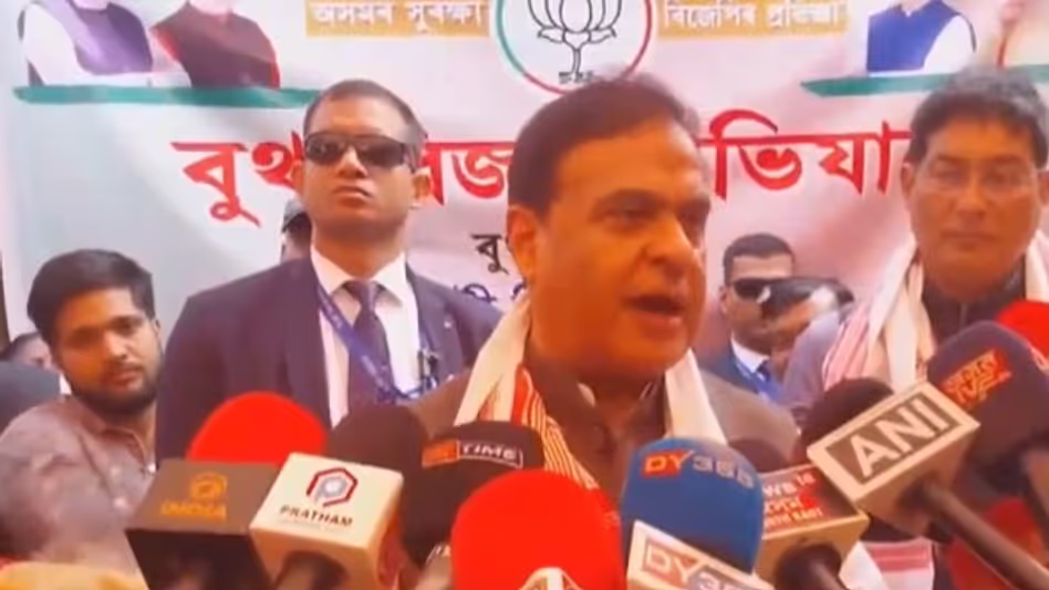 Assam के सीएम ने जलुकबारी में बूथ विजय अभियान लॉन्च किया, निवासियों से बातचीत की