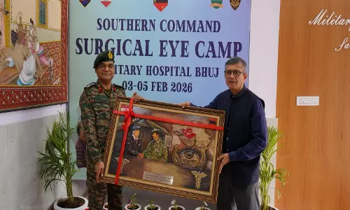 रक्षा सचिव राजेश कुमार सिंह ने Bhuj में नेत्र शल्य चिकित्सा शिविर का दौरा किया रक्षा सचिव राजेश कुमार सिंह ने Bhuj में नेत्र शल्य चिकित्सा शिविर का दौरा किया