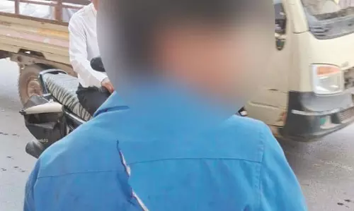 छात्र ब्लेड अटैक से लहूलुहान, स्कूल के सामने वारदात छात्र ब्लेड अटैक से लहूलुहान, स्कूल के सामने वारदात