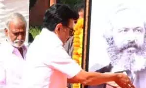 सीएम ने एग्मोर म्यूजियम में कार्ल मार्क्स की प्रतिमा का अनावरण किया।