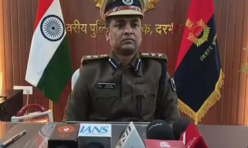 Bihar: पंचायत बैठक में हंगामा, पुलिस ने 12 को हिरासत में लिया