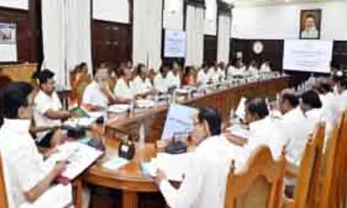 Tamil Nadu कैबिनेट ने ₹34,237 करोड़ की औद्योगिक निवेश योजनाओं को मंज़ूरी दी। Tamil Nadu कैबिनेट ने ₹34,237 करोड़ की औद्योगिक निवेश योजनाओं को मंज़ूरी दी।