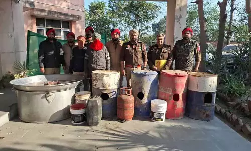 Rurka Kalan में 10,000 लीटर अवैध शराब के साथ 2 लोग गिरफ्तार Rurka Kalan में 10,000 लीटर अवैध शराब के साथ 2 लोग गिरफ्तार