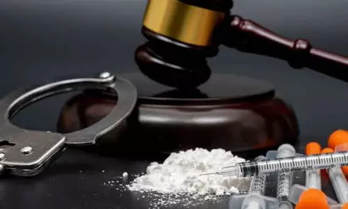 Kerala : युवक के कमरे से एक किलो गांजा मिला, पुलिस ने गिरफ्तार किया Kerala : युवक के कमरे से एक किलो गांजा मिला, पुलिस ने गिरफ्तार किया