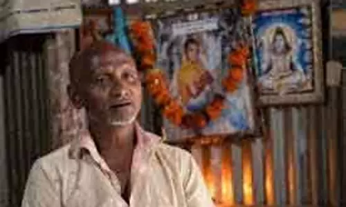 बांग्लादेश में हिंदू अल्पसंख्यक बढ़ते हमलों का सामना कर रहे बांग्लादेश में हिंदू अल्पसंख्यक बढ़ते हमलों का सामना कर रहे