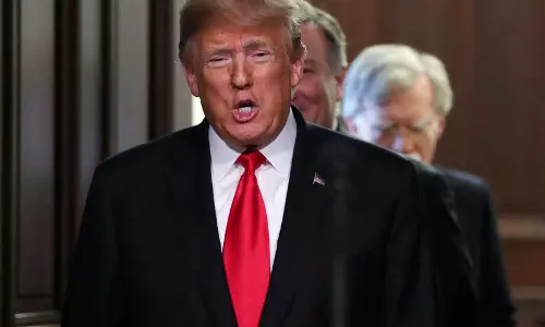 US राष्ट्रपति ट्रंप का कहना है कि ईरान के सर्वोच्च नेता को बहुत चिंतित होना चाहिए US राष्ट्रपति ट्रंप का कहना है कि ईरान के सर्वोच्च नेता को बहुत चिंतित होना चाहिए