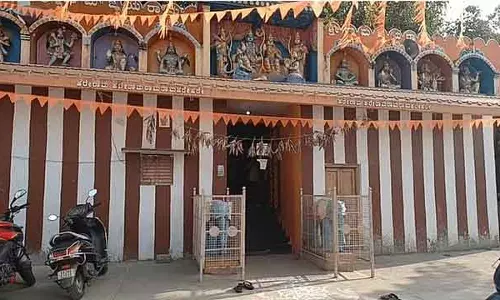 Anjaneya स्वामी मंदिर परिसर में मिला मांस: भक्तों में गुस्सा, पुलिस जांच शुरू