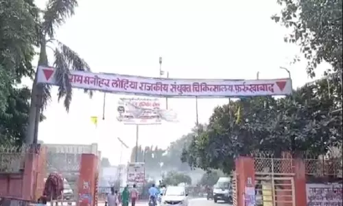 Farrukhabad: लोहिया चिकित्सालय में पार्किंग बना सिरदर्द Farrukhabad: लोहिया चिकित्सालय में पार्किंग बना सिरदर्द