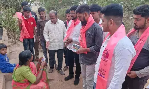 ज़हीराबाद में BRS उम्मीदवार ज़ोर-शोर से प्रचार कर रहे ज़हीराबाद में BRS उम्मीदवार ज़ोर-शोर से प्रचार कर रहे