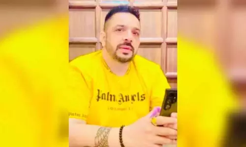 Jalandhar मॉडल टाउन में गुरुद्वारे के बाहर आप नेता की गोली मारकर हत्या कर दी गई Jalandhar मॉडल टाउन में गुरुद्वारे के बाहर आप नेता की गोली मारकर हत्या कर दी गई