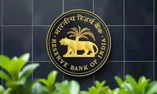 बजट के बाद पहले पॉलिसी फैसले में RBI ने रेपो रेट को 5.25% पर अपरिवर्तित रखा बजट के बाद पहले पॉलिसी फैसले में RBI ने रेपो रेट को 5.25% पर अपरिवर्तित रखा