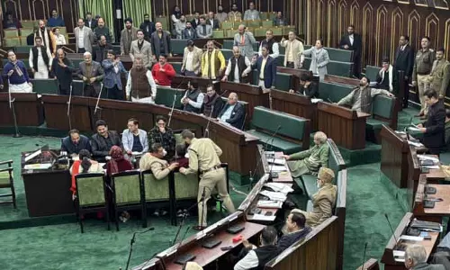 महाराजा और BJP के खिलाफ विवादित टिप्पणियों को लेकर विधानसभा में हंगामा महाराजा और BJP के खिलाफ विवादित टिप्पणियों को लेकर विधानसभा में हंगामा