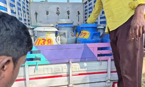 Kolar : 1,120 लीटर मिलावटी दूध ज़ब्त किया गया Kolar : 1,120 लीटर मिलावटी दूध ज़ब्त किया गया